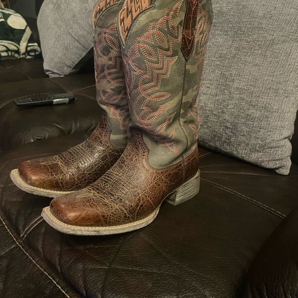 Lady Ariat Boots - Picture 3 of 4